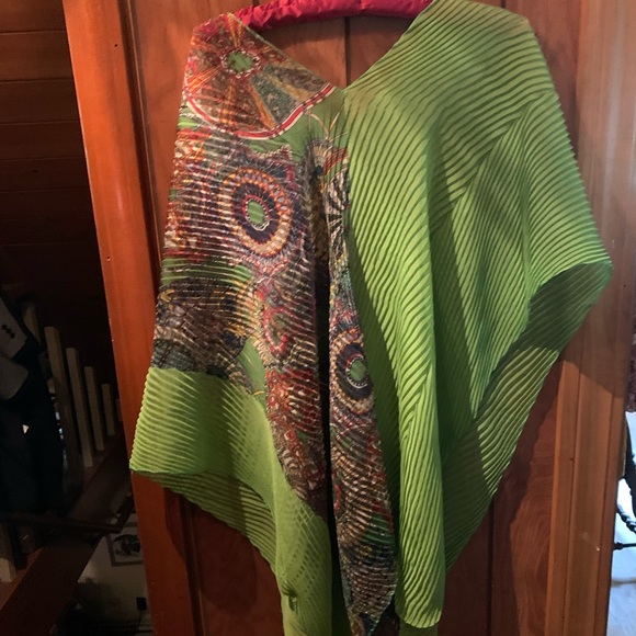 Bright multi colored pullover cape - Picture 11 of 11